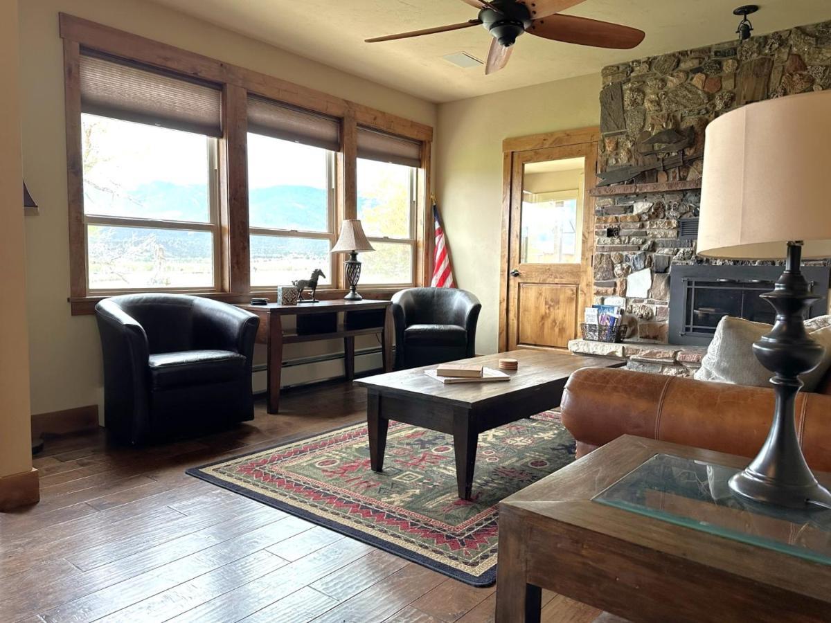 Private Retreat On Working Horse And Cattle Ranch Villa Salida Bagian luar foto
